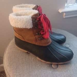 Magellan Outdoors Sherpa Collar Duck Boots wmns sz 10 /